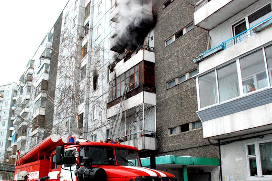 Горела квартира: пожарные из Приморья спасли четырех человек