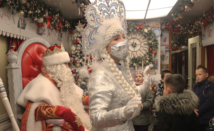 Большой репортаж о том, как в Петрозаводске встречали «Поезд Деда Мороза»