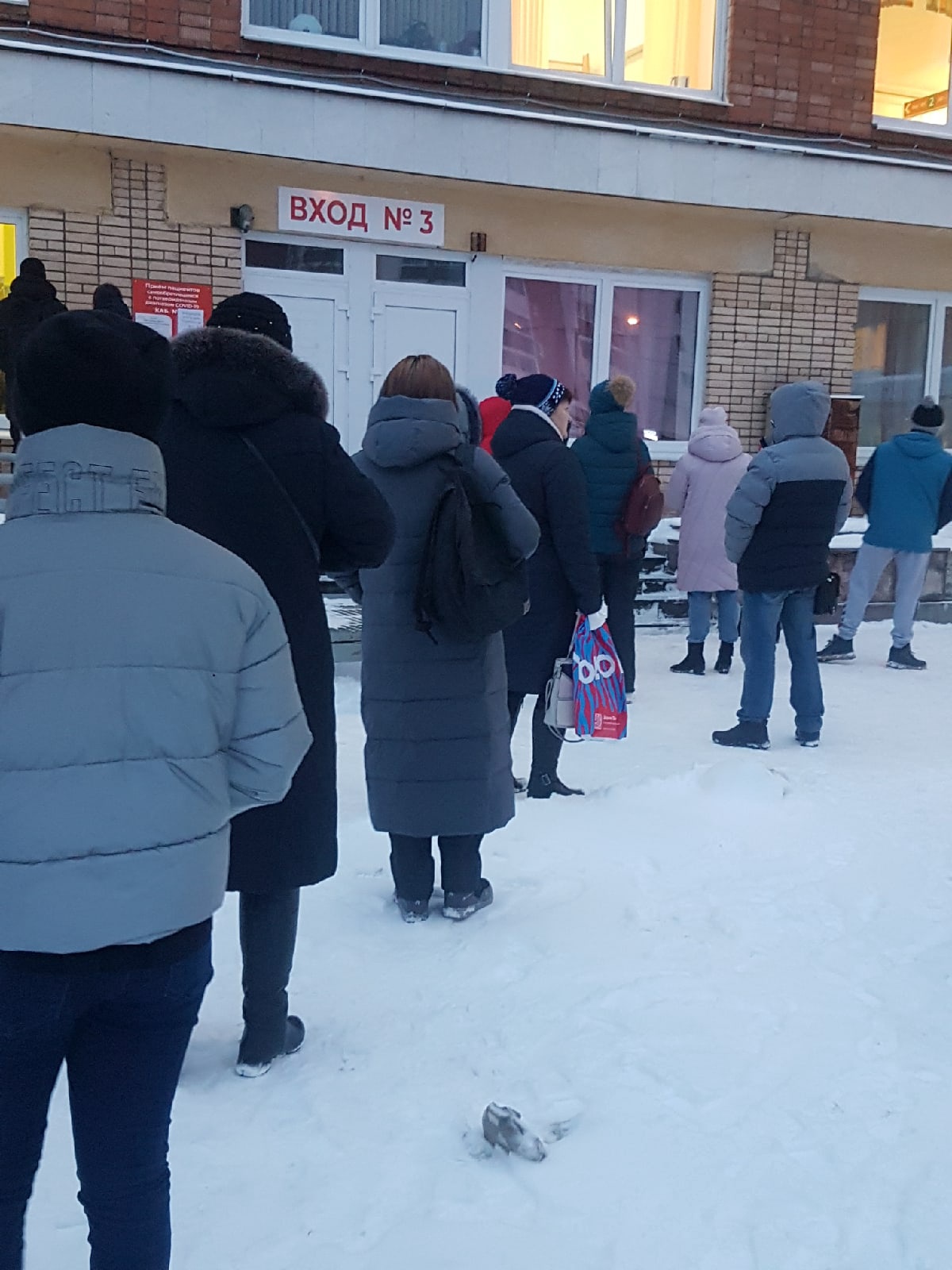 «Шаг в 1 минуту»: в петрозаводских поликлиниках огромные очереди