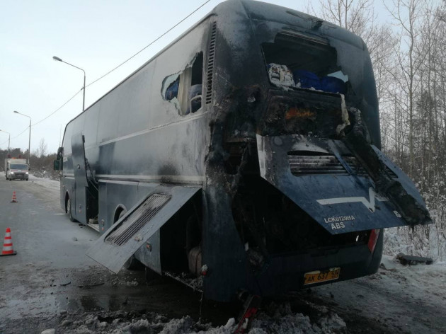 Автобус с пассажирами загорелся на трассе «Кола»