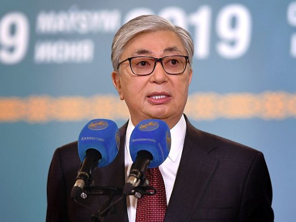 «Власть не падет»: президент Казахстана просит протестующих не поддаваться эйфории вседозволенности