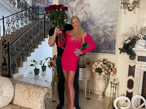 Волочкова в День святого Валентина порадовала поклонников новым голым фото в сауне