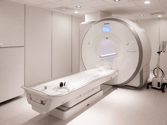 В городской онкодиспансер Петербурга поступил мощный томограф с «онкологическим пакетом»